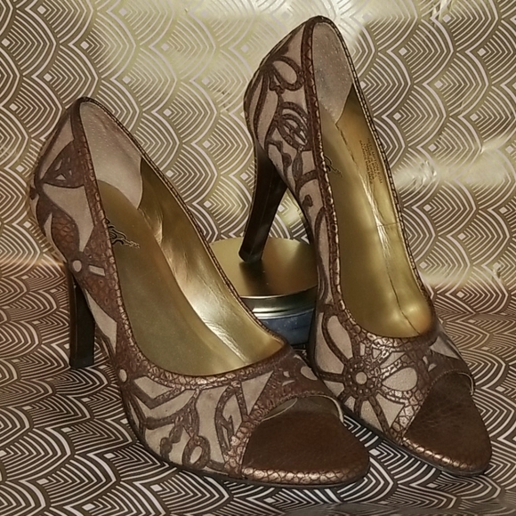 Stunning Peep Toe Carlos Santana Heels - Picture 1 of 4